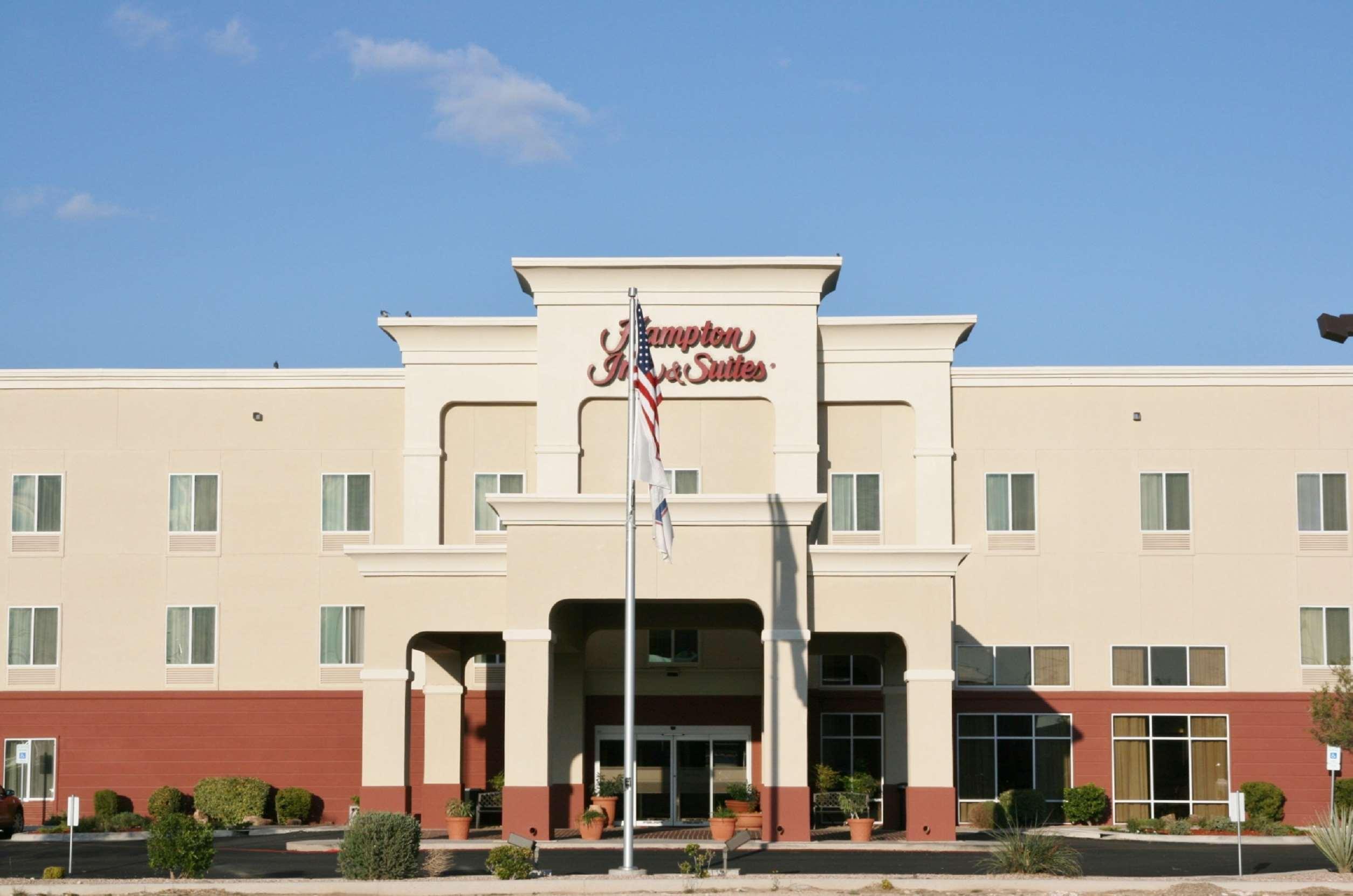 Hampton Inn & Suites Hobbs Exterior photo